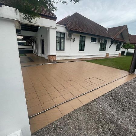 Villaparadise Homestay Batu Pahat Bagian luar foto