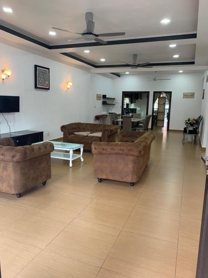 Villaparadise Homestay Batu Pahat Bagian luar foto