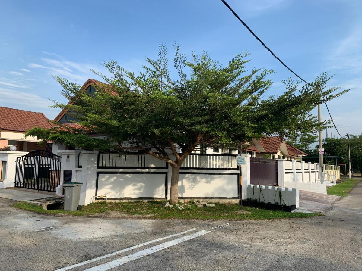 Villaparadise Homestay Batu Pahat Bagian luar foto