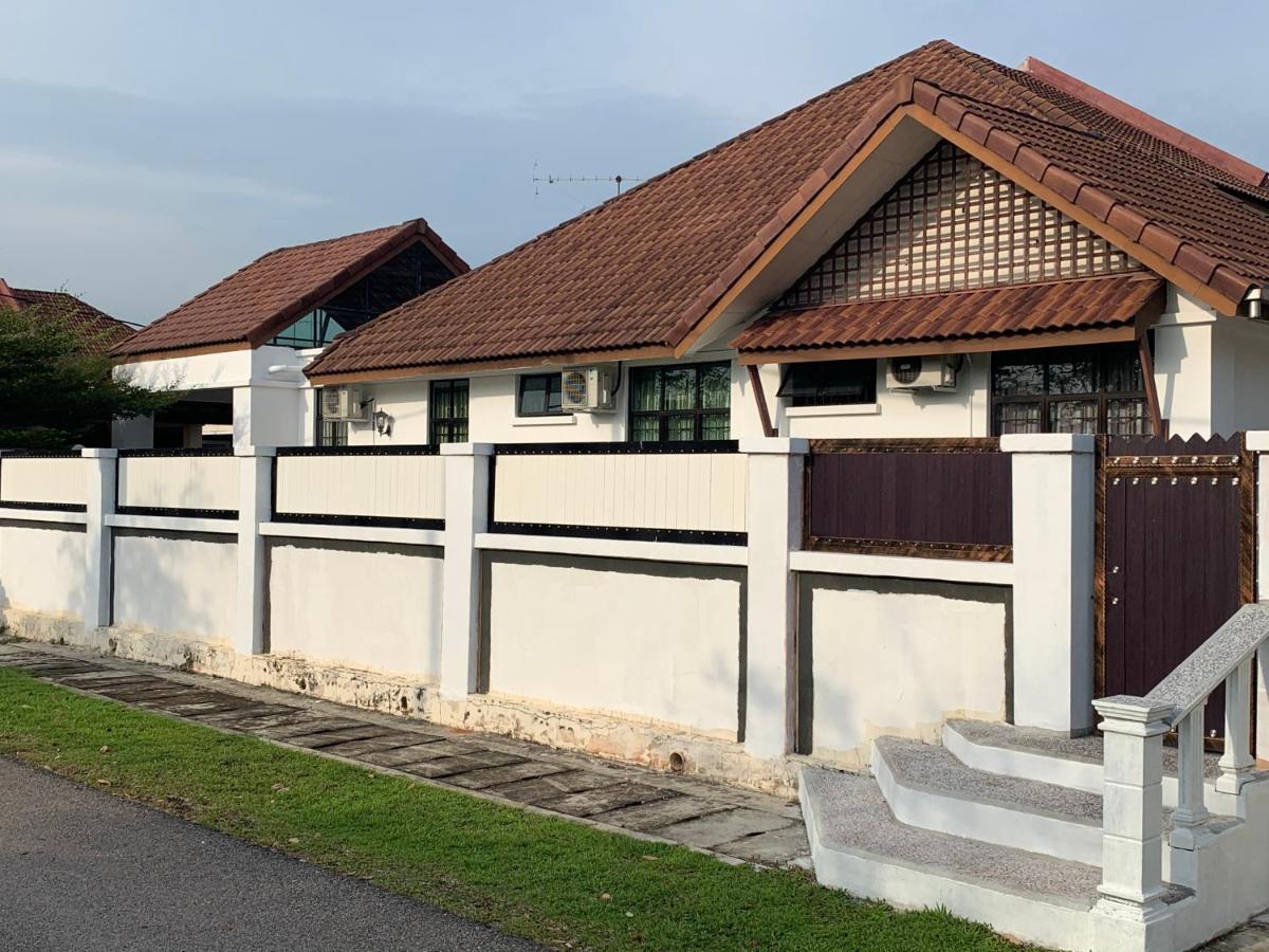 Villaparadise Homestay Batu Pahat Bagian luar foto